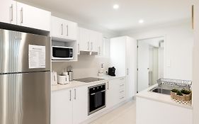 Smart Suites Self Check-In Apartments - S Freney